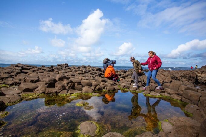 Dublin: Giants Causeway & Belfast (Titanic or Black Taxi) - Frequently Asked Questions