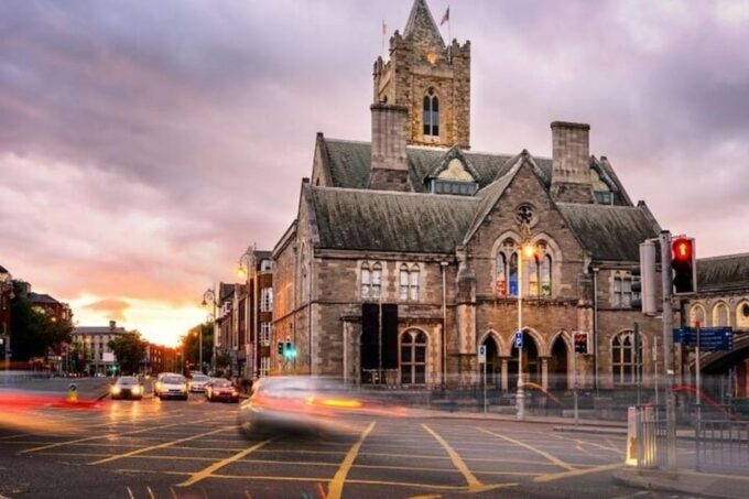 Dublin: Highlights and Hidden Gems Walking Tour - Exploring Temple Bar