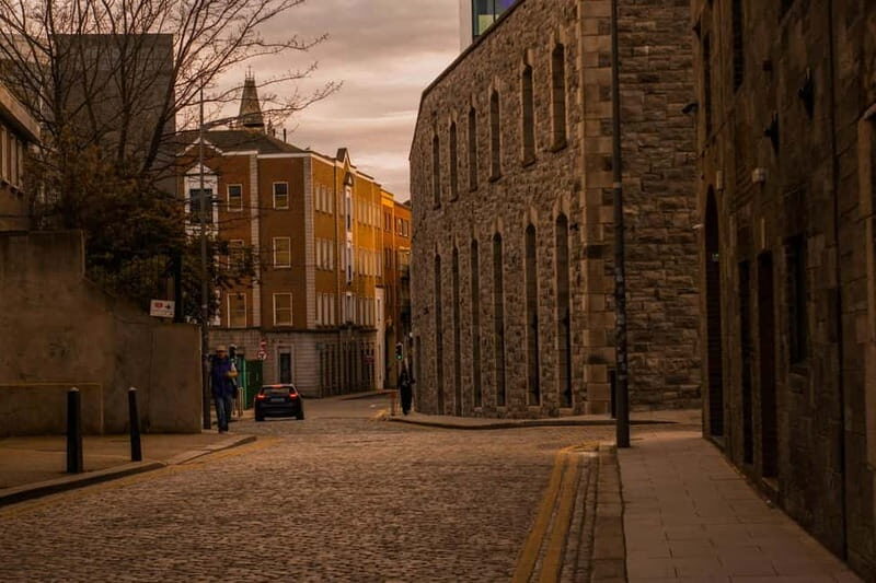 Dublin: Historic Landmarks & Revolution Stories Walking Tour - Key Points