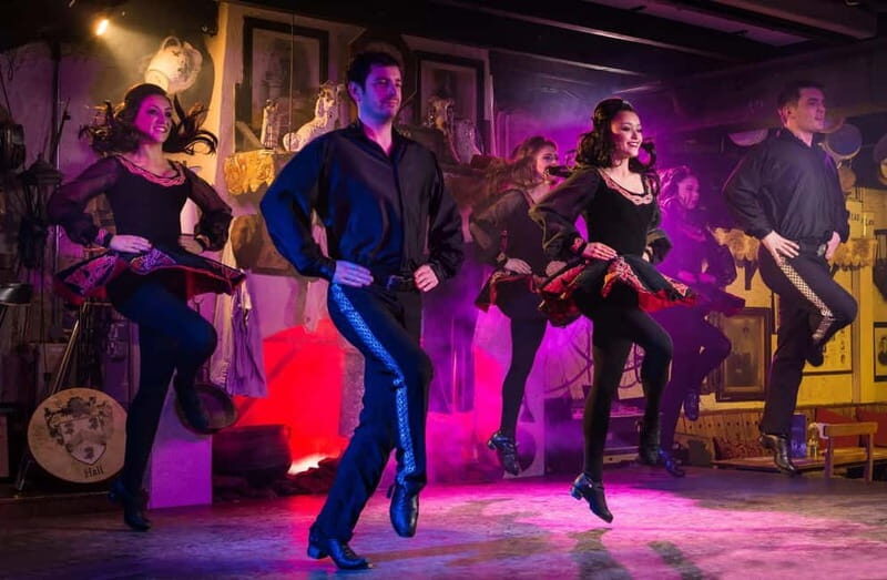 Dublin: Irish Dinner & Dance Show at Johnnie Foxs - Key Points