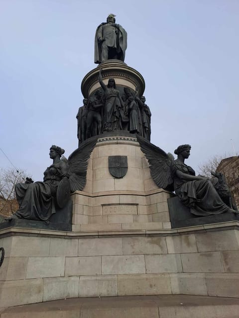 Dublin Walking Tour: Top 10 Highlights - Logistics and Meeting Point