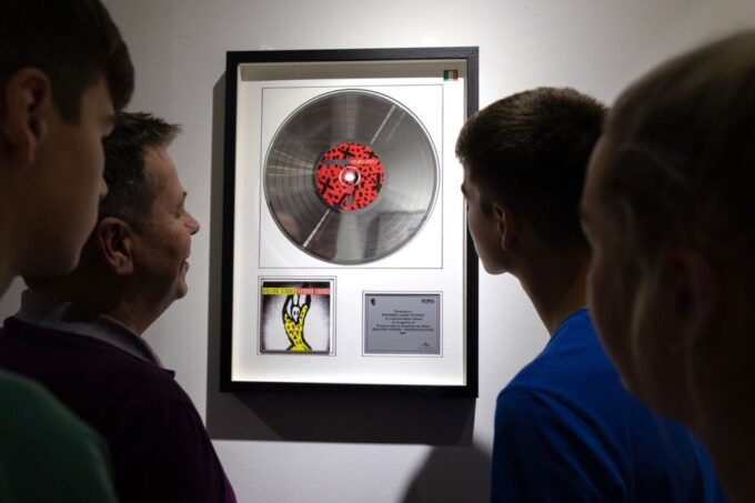 Dublin: Windmill Lane Recording Studios Tour - Nearby Attractions and Amenities