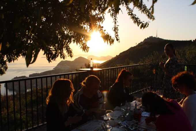 Dubrovnik-Bosanka: Art Class With Golden View Experience - Frequently Asked Questions