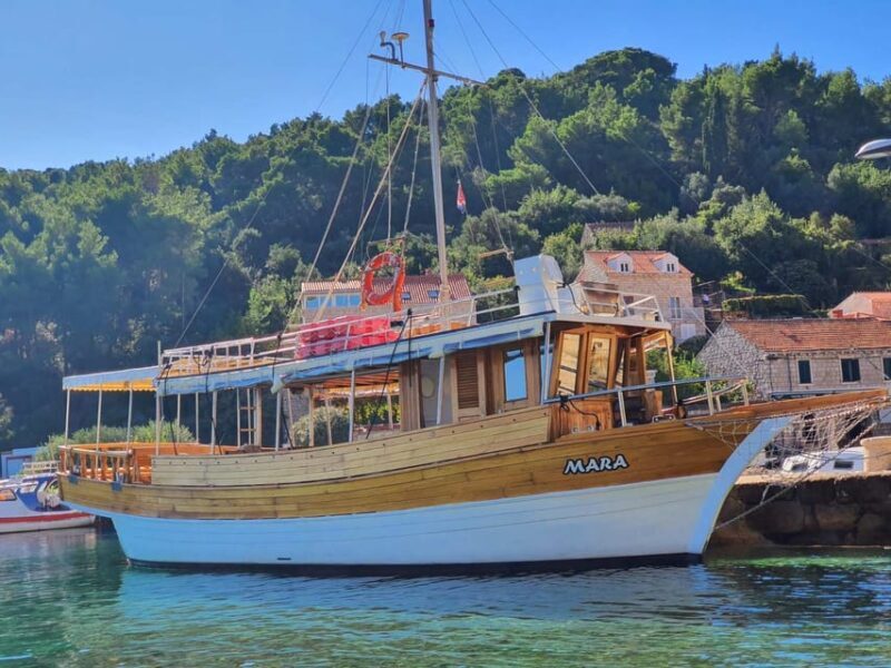 Dubrovnik: Elaphiti Islands Boat Cruise with Lunch & Drinks - Exploring the Islands