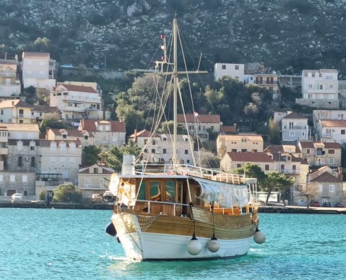 Dubrovnik: Elaphiti Islands Boat Cruise With Lunch & Drinks - Exploring the Elaphiti Islands