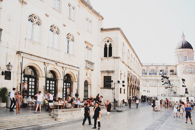 Dubrovnik Food Tour With Friendly Local Guide - Sampling Local Alcoholic Beverages