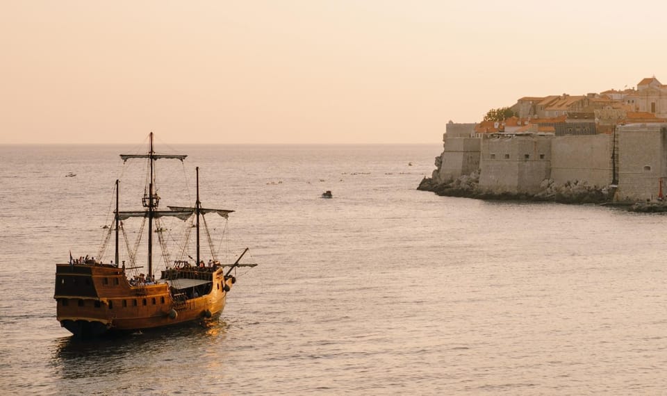 Dubrovnik: Galleon Sunset Cruise with a Live Guide & Drink - Key Points