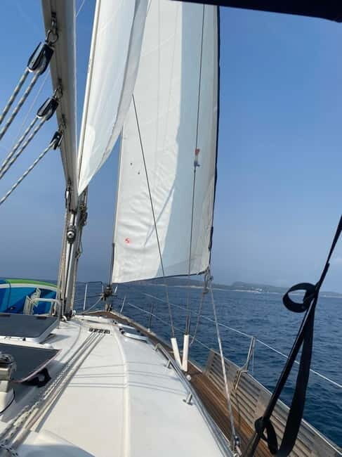 Dubrovnik : Romantic Sunset with a bottle of wine on a yacht - An In-Depth Look at the Dubrovnik Sunset Yacht Tour
