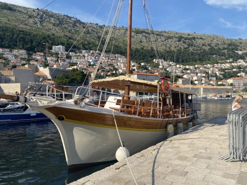 Dubrovnik: Sunset Dinner Cruise around the Old Town - Key Points