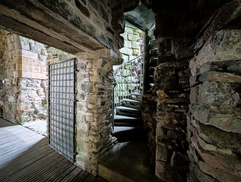 Dundonald Castle: Entry Ticket, Guided Tour & Light Lunch - Who Will Enjoy This Tour?