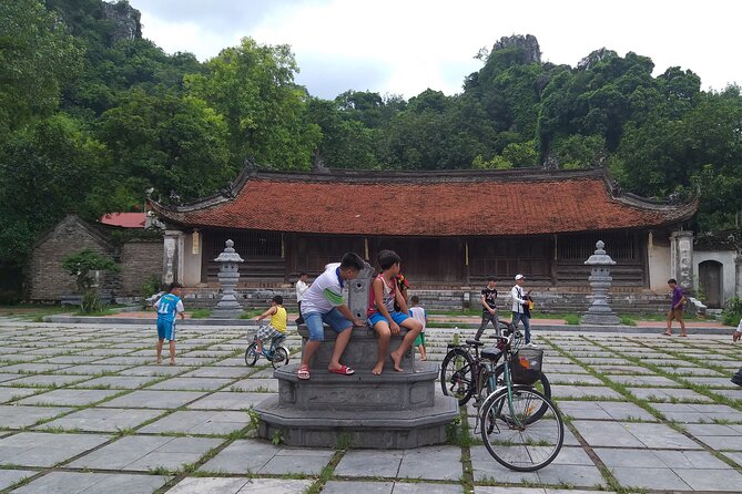 Duong Lam Ancient Village - Thay Pagoda - Van Phuc Silk - Discovering Van Phuc Silk