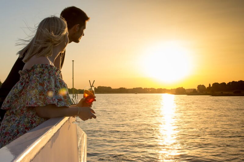 Düsseldorf: 2-Hour Evening Rhine River Cruise With Live DJ - Cruise Highlights