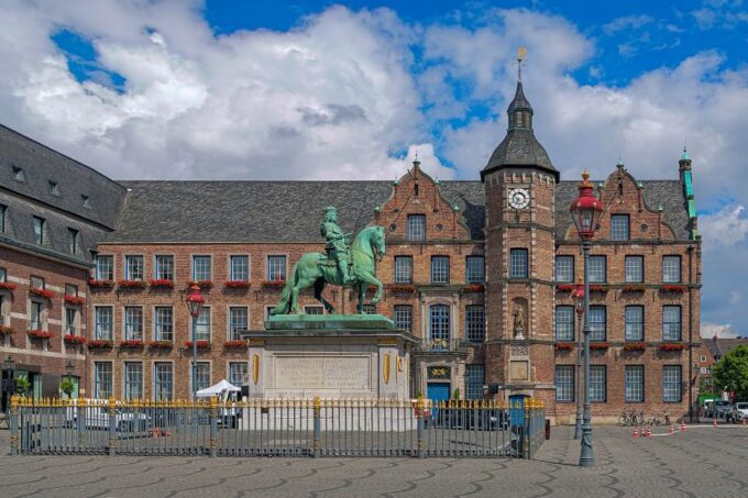 Düsseldorf: Classic City Segway Tour - Frequently Asked Questions