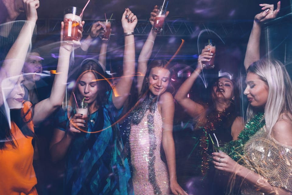Düsseldorf: Girls-only-tour with shots, party, fun & games - The Sum Up: Who Will Enjoy This Tour?