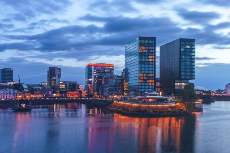 Dusseldorf : Highlights Walking Tour With a Guide - Admiring Architectural Gems