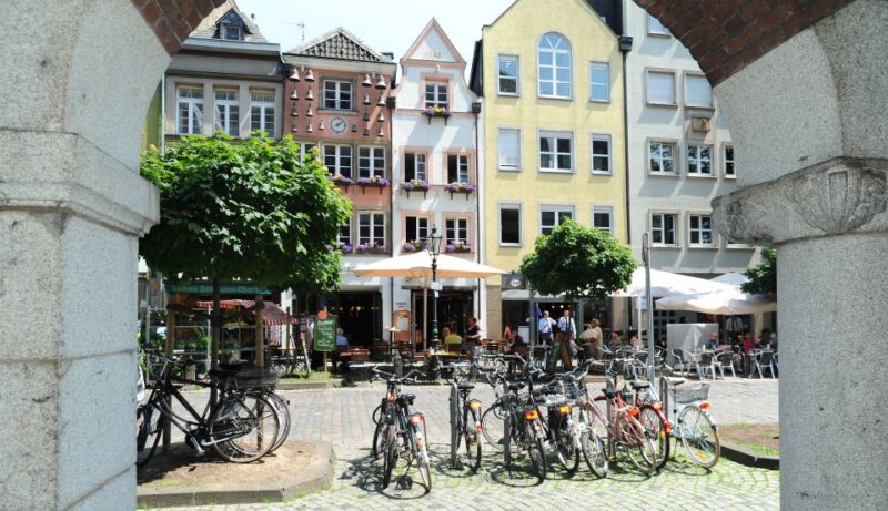 Düsseldorf: Old Town Guided Tour - Key Points