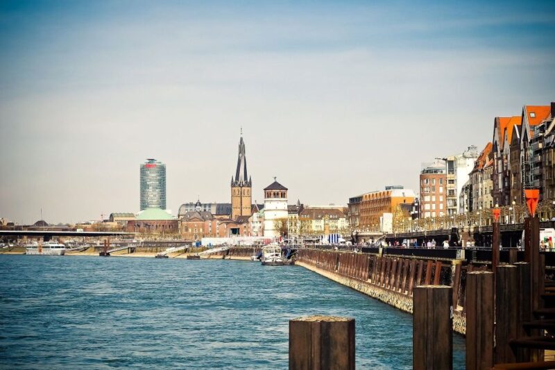 Düsseldorf: Private Christmas Market Tour - Key Points