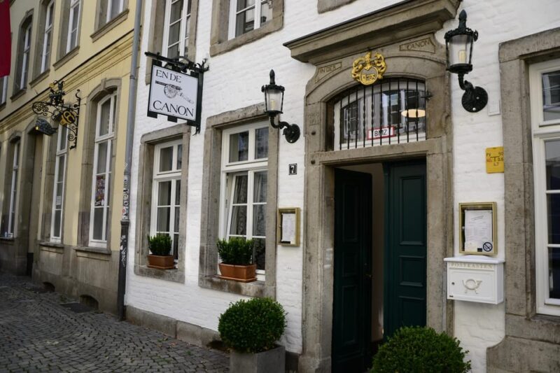Düsseldorf walk: The Old Town and a charming market square - FAQ