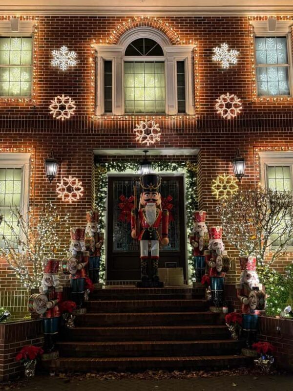 Dyker Heights Christmas Lights Bus Tour - Final Thoughts: Is This Tour Worth It?