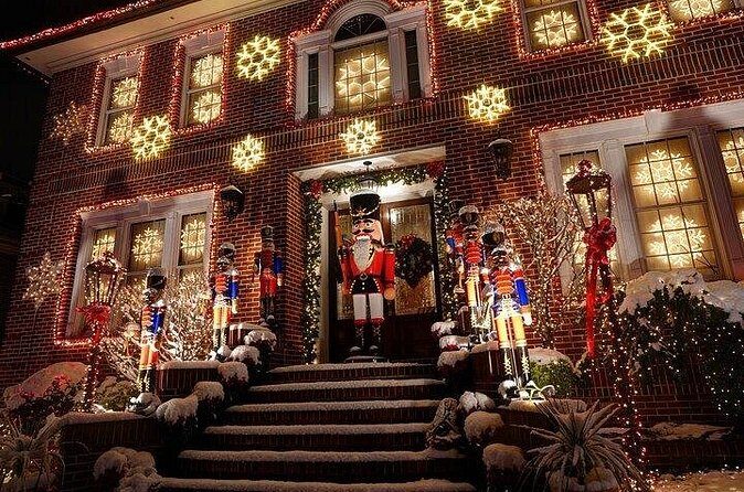 Dyker Heights Christmas Lights Private Holiday Transfer - Who Should Consider This Tour?