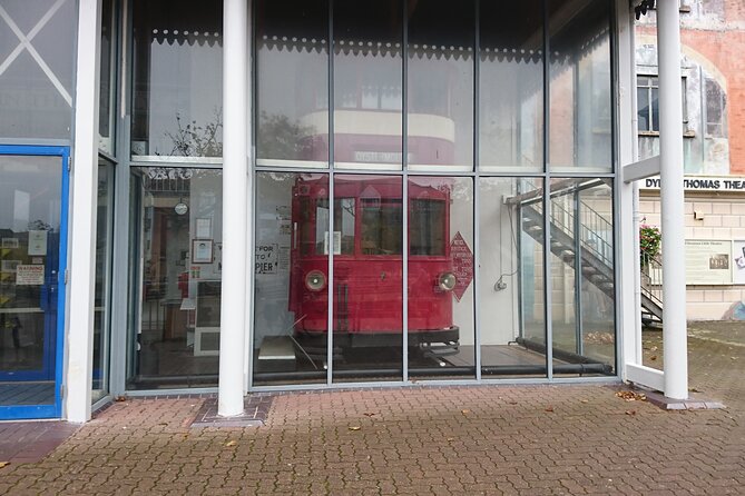 Dylan Thomas' Swansea: A Self-Guided Audio Tour - Highlights of the Self-Guided Tour