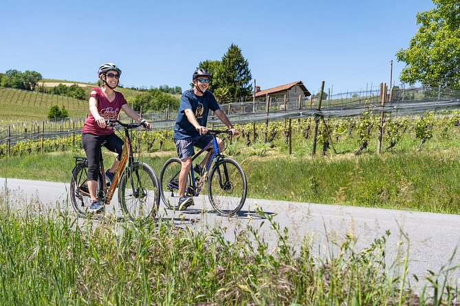 E-Bike in the Langhe: Landscapes, Wines and Cuisine. - Tour Equipment and Inclusions