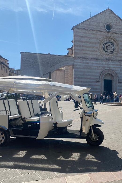 E - Tuk Panoramic Tour Assisi with audio guides - Exploring Assisi on a Green Vehicle