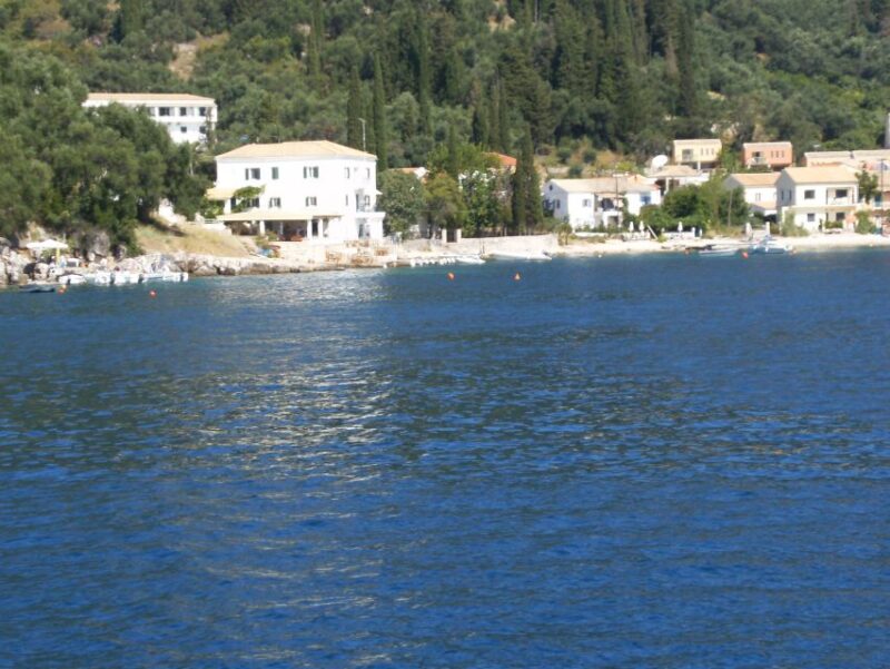 East Coast Cruise - Sightseeing and BBQ Lunch - Highlights and Experiences