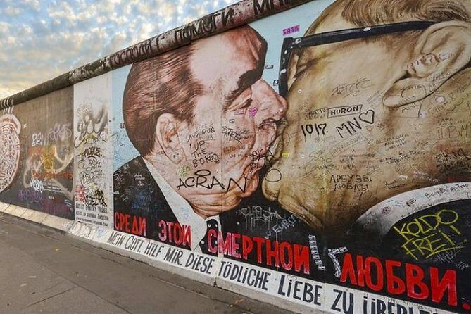 East Meets West: Berlins Street Art & Culinary Culture - Key Points