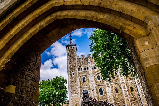 Easy Access Tower of London Crown Jewel Torture and Executions - A Walk Through the Tower of London Itinerary