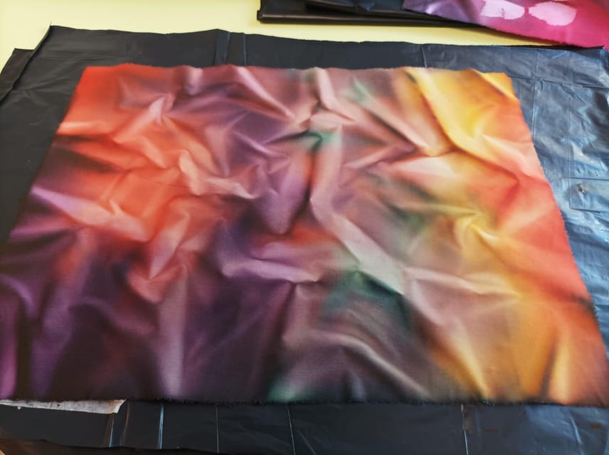 Easy Fabric Dyeing at clothing designer's cozy home - Key Points