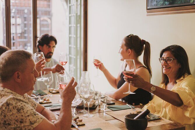 EAT AND DRINK LIKE A LOCAL - Wine Tasting in Trastevere w/ Gelato - Key Points