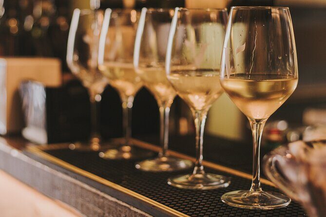 EAT AND DRINK LIKE A LOCAL - Wine Tasting in Trastevere w/ Gelato - A Close Look at the Experience