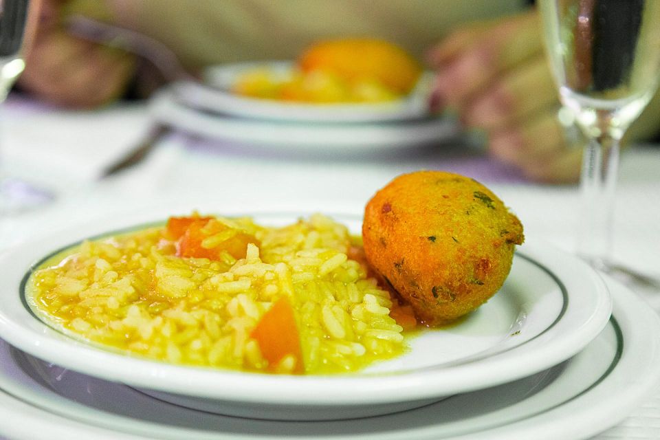 Eating Lisbon: Food and Cultural Walking Tour - Touring the Baixa Neighborhood
