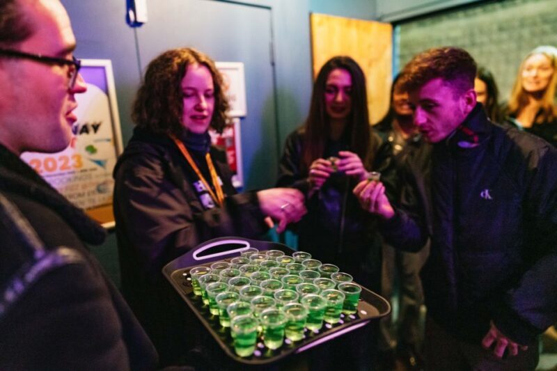 Edinburgh: 7 Bar Pub Crawl with 7 Shots & Discounts - A Deep Dive into the Edinburgh Pub Crawl Experience