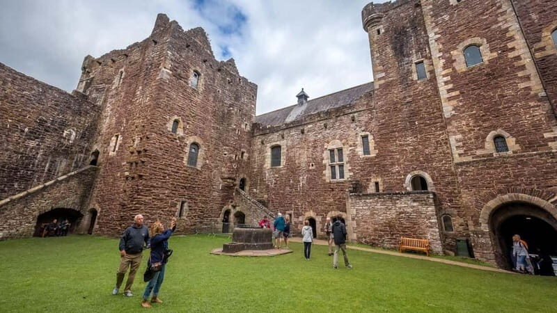 Edinburgh and Outlander by Rail from London 3-Day Tour - A Well-Rounded Three-Day Scottish Escape