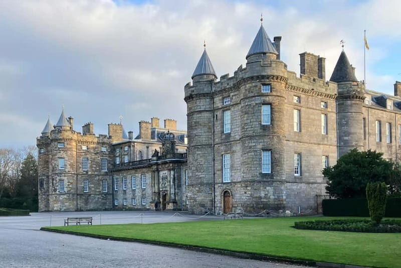 Edinburgh: Calton Hill & Arthur's Seat Hike - Holyrood Park and Lochs: A Peaceful Descent