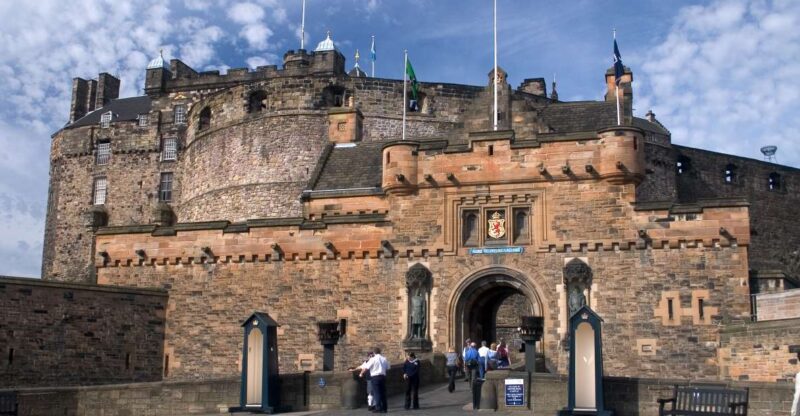 Edinburgh Castle: Guided Walking Tour With Entry Ticket - Detailed Itinerary