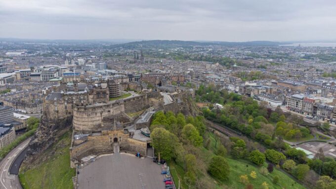 Edinburgh Castle: Guided Walking Tour With Entry Ticket - Booking and Cancellation Policy