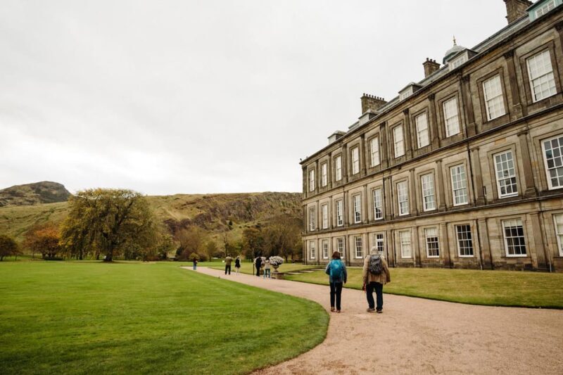 Edinburgh: Castle, Holyrood & Royal Mile Guided Tour - Key Points