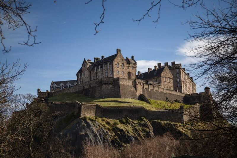 Edinburgh Castle & Royal Mile Walking Tour - Ticket Included - Key Points