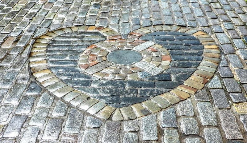 Edinburgh: Dark History Royal Mile Walking Tour - Key Points