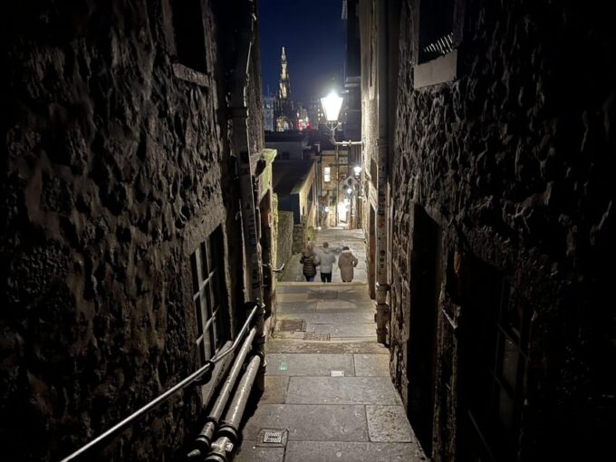 Edinburgh: Ghost and Dark Side of the City Walking Tour - Customer Feedback and Ratings