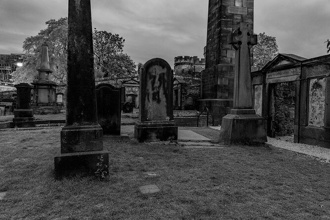 Edinburgh Ghost Tour: Mysteries, Legends and Murders - Uncover Edinburghs Dark History