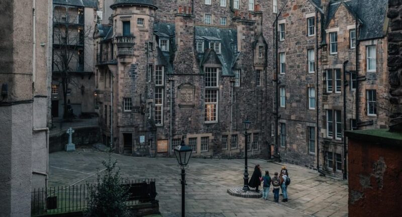 Edinburgh: Old Town Ghost Walking Tour - What to Expect on the Tour