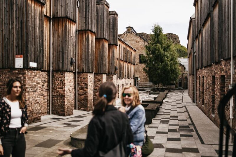 Edinburgh: Old Town Guided Walking Tour and Beer Tasting - Key Points