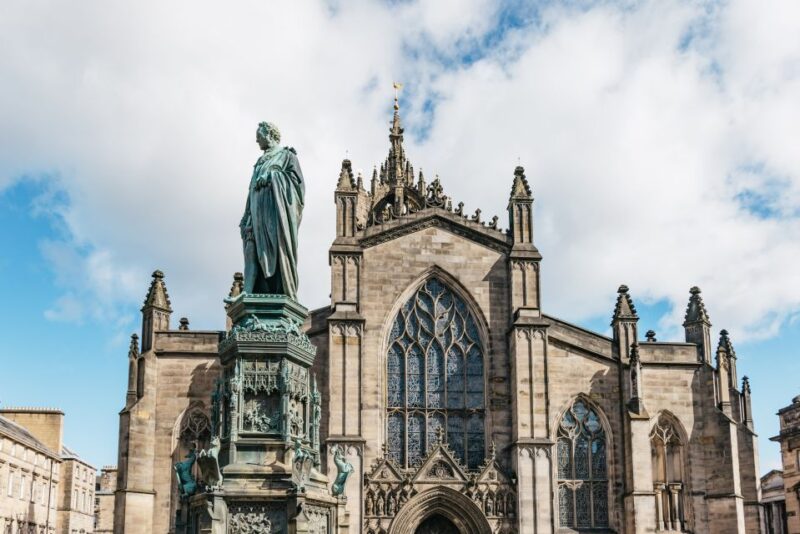 Edinburgh: Old Town History and Tales Walking Tour - Recommendations for Participants