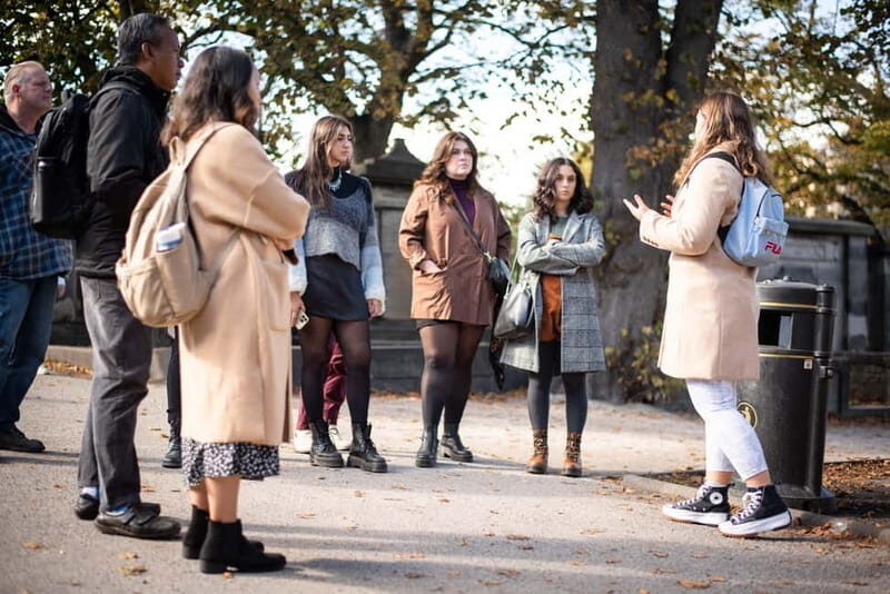Edinburgh: Old Town Walking Tour with Castle Entry - Why This Tour Works Well