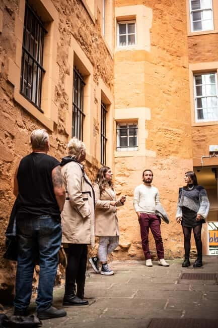 Edinburgh: Old Town Walking Tour with Holyrood Entry - Discovering Edinburgh’s Old Town: A Deep Dive