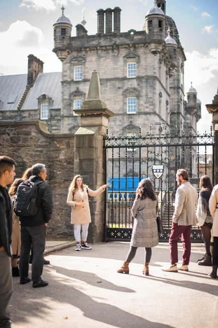 Edinburgh: Old Town Walking Tour with Holyrood Entry - Who Is This Tour Best For?